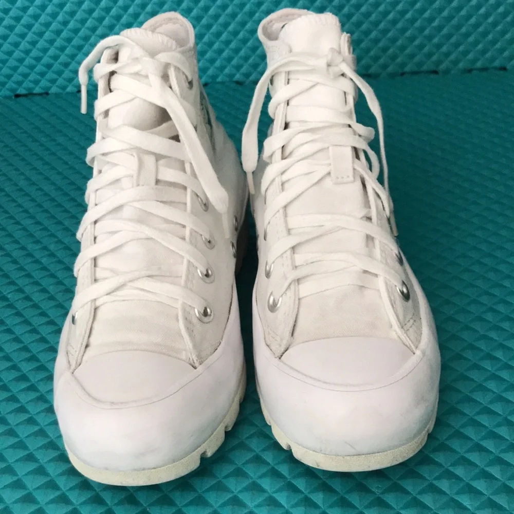 CONVERSE  Women Chuck Taylor All Star High Top Lugged Casual Sneakers | 5.5